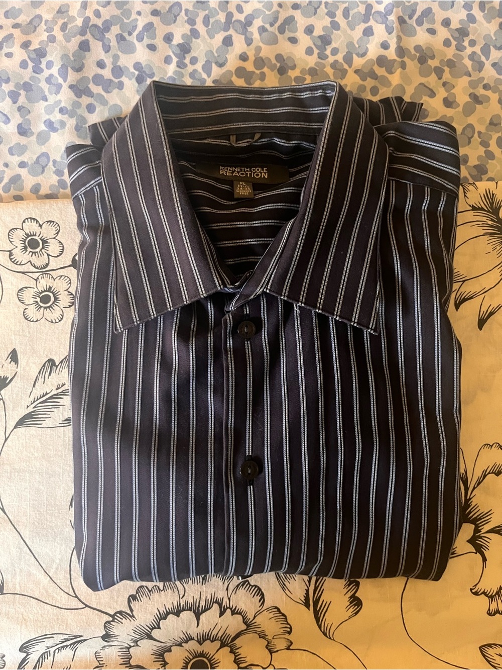 Mens Kennth Cole’s shirt size XL